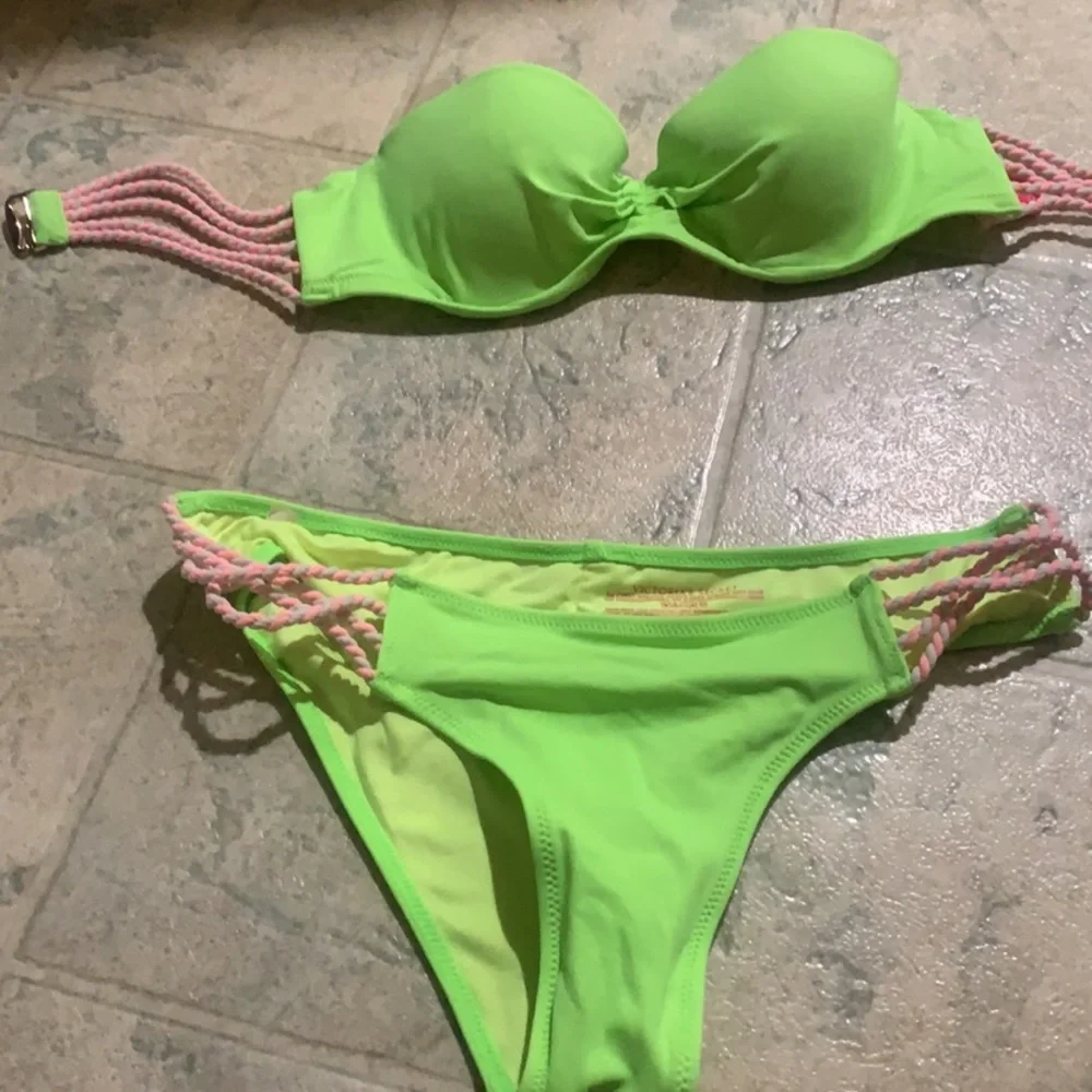 Bikinis 👙 - Picture 1 of 1